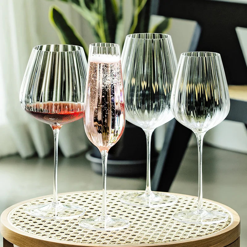 Conjunto de 2 Taças de Vinho em Vidro Cristalino com Listras Onduladas