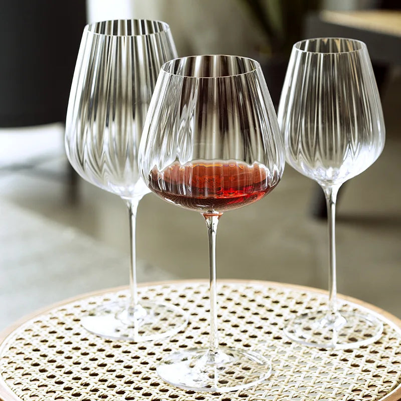 Conjunto de 2 Taças de Vinho em Vidro Cristalino com Listras Onduladas