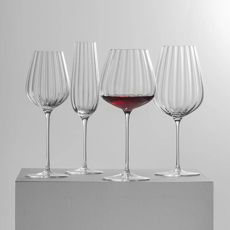 Conjunto de 2 Taças de Vinho em Vidro Cristalino com Listras Onduladas